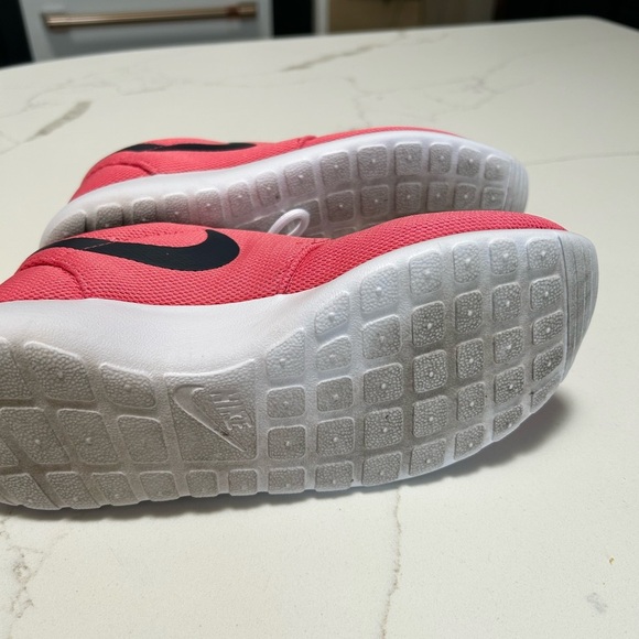 Nike Women's Athletic Shoes Size 8 - Picture 6 of 7